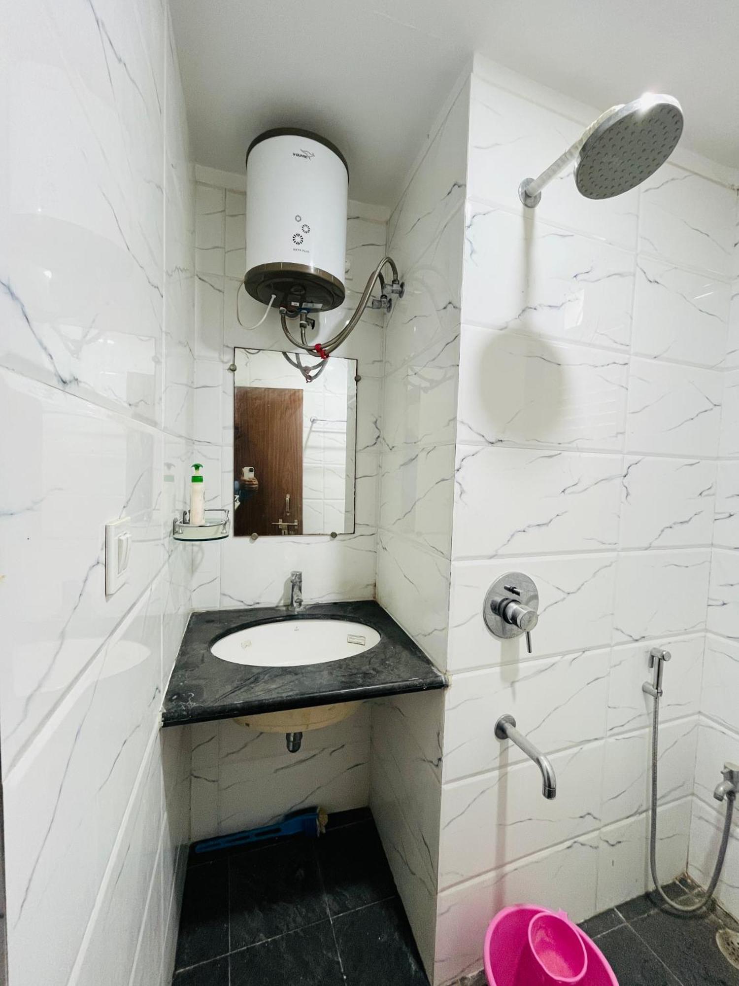 Allāhābād Junction Hare Krishna Homes Jhalwa מראה חיצוני תמונה